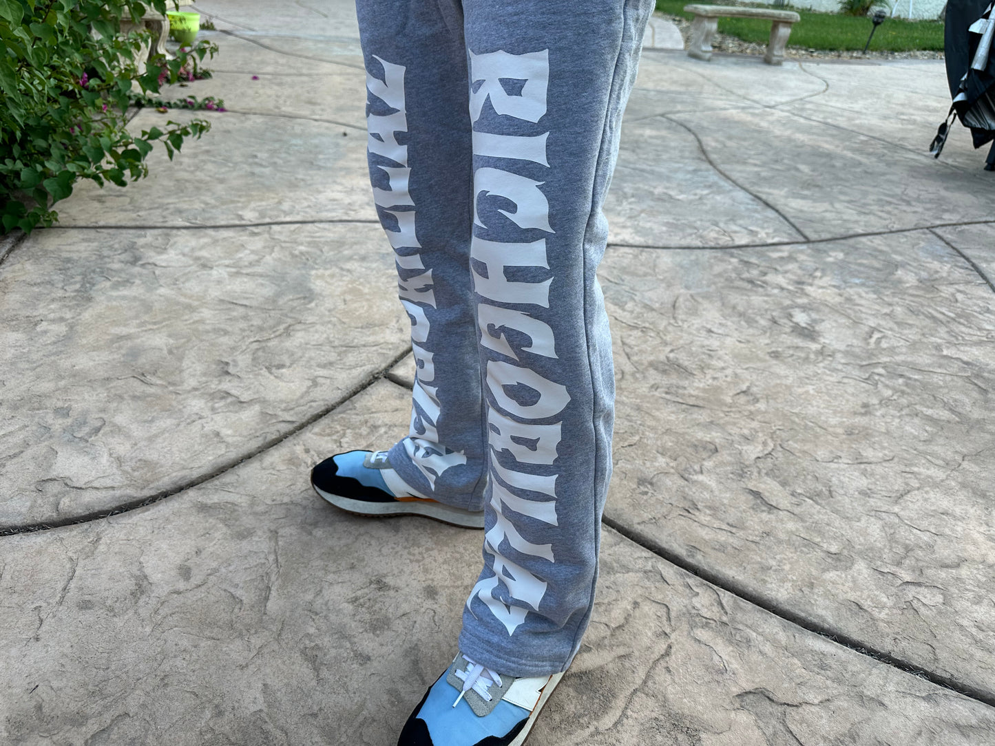 (PRE-ORDER NOW) RICH GORILLAZ FLARE SWEATPANTS
