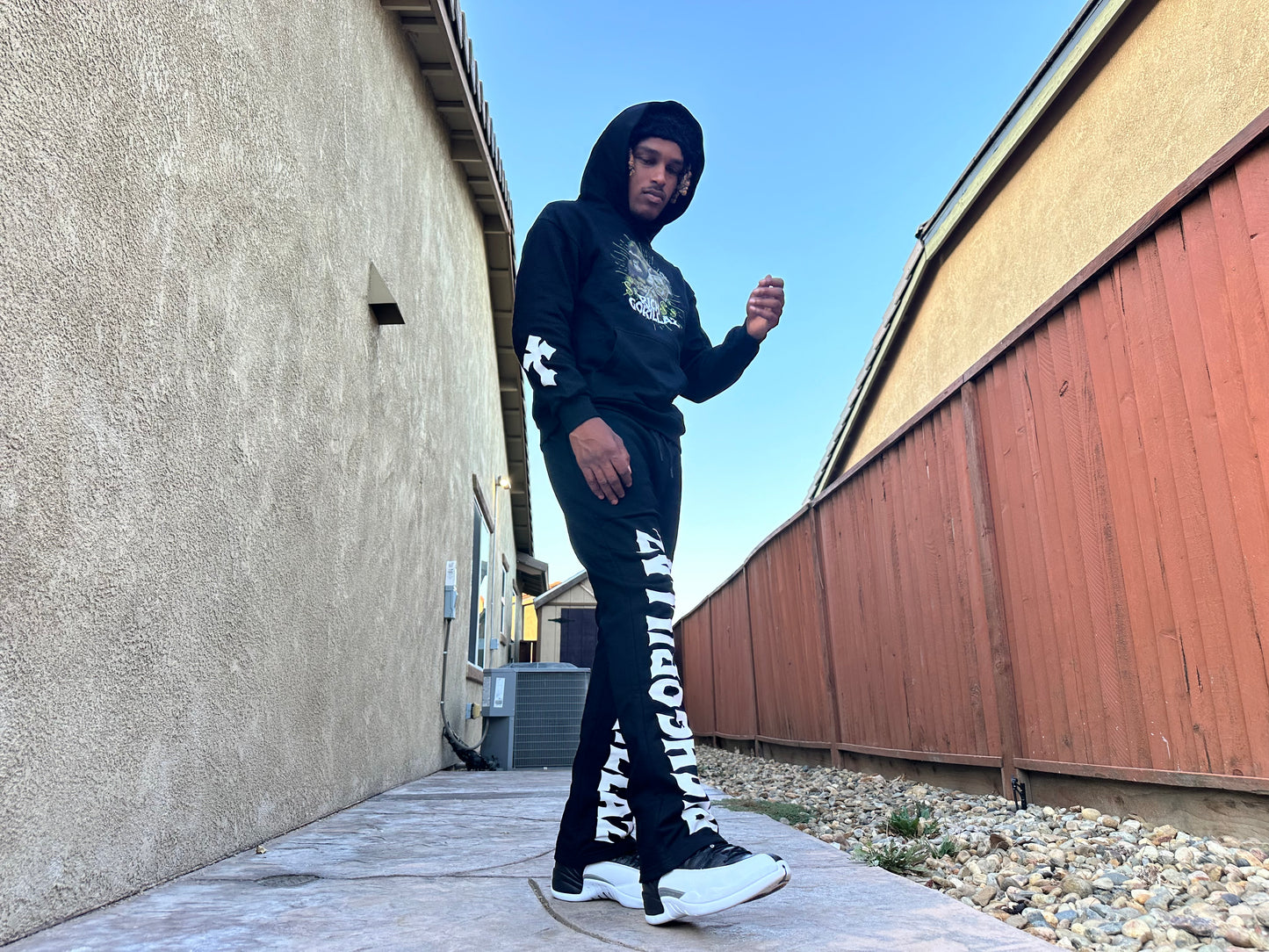 (PRE-ORDER NOW) RICH GORILLAZ FLARE SWEATPANTS